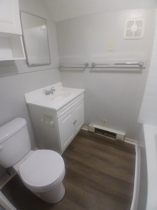 Building Photo - 1719-1719 1/2 W Adams St