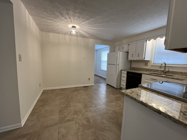 Eat-in-Kitchen area - 6491 Baffin Dr