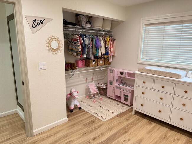 Building Photo - Garden Grove - Upgraded 3 Bedroom 2 Bath H...