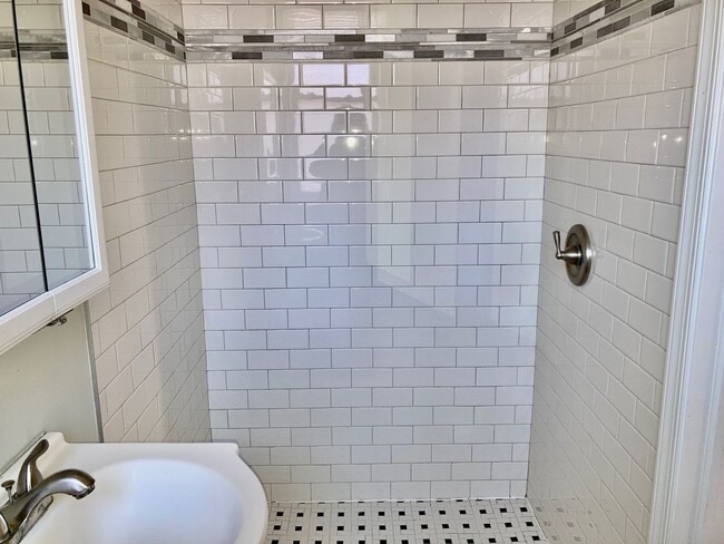 Building Photo - 5301 Catharine St