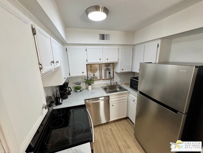 Building Photo - 1533 Sunflower Ct N