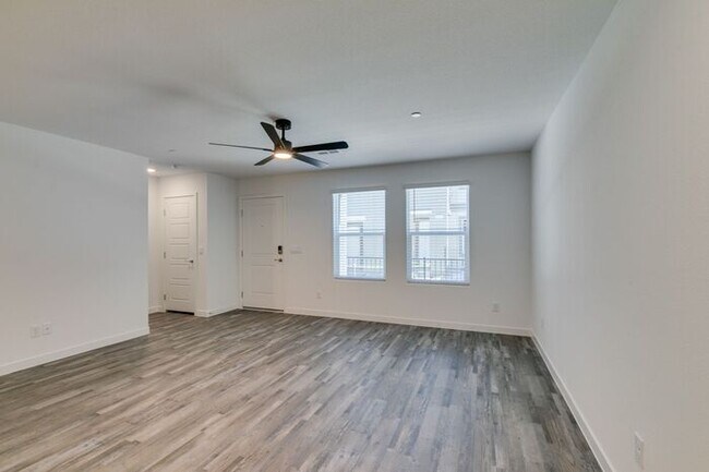 Building Photo - Beautiful New 3 Bed / 2.5 Bath Townhome 89178