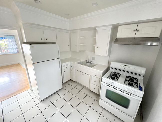 Building Photo - 8576 Holloway Dr