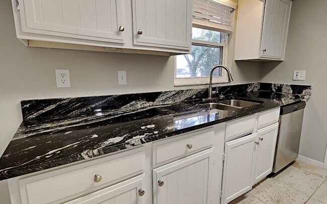 Building Photo - 2143 Creek Side Dr