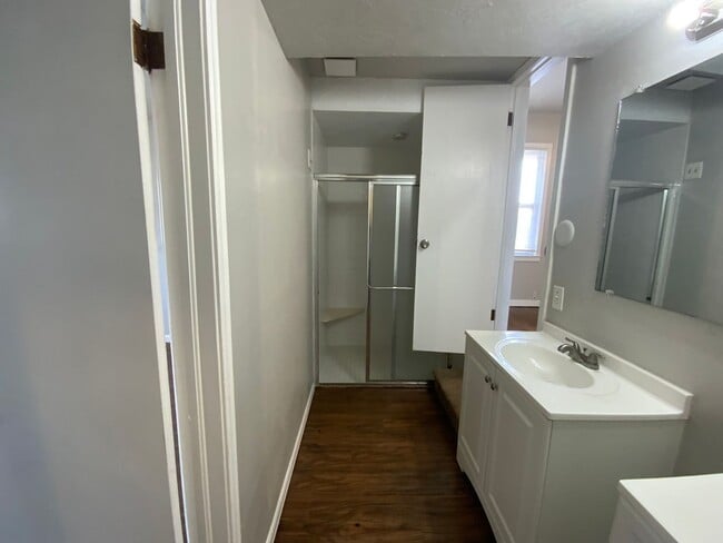 Building Photo - 3 bedroom 2 bath with bonus rooms - Bethany Schools!