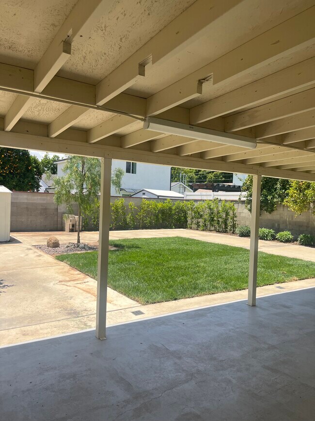 Building Photo - 8039 Cantaloupe Ave