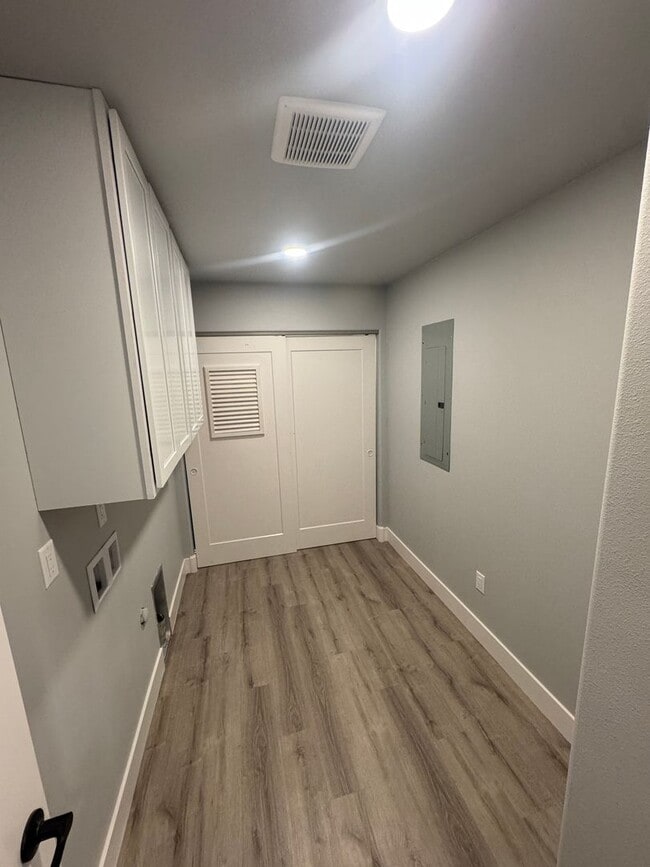 Building Photo - Non-Refundable & Security Deposit Total: $...