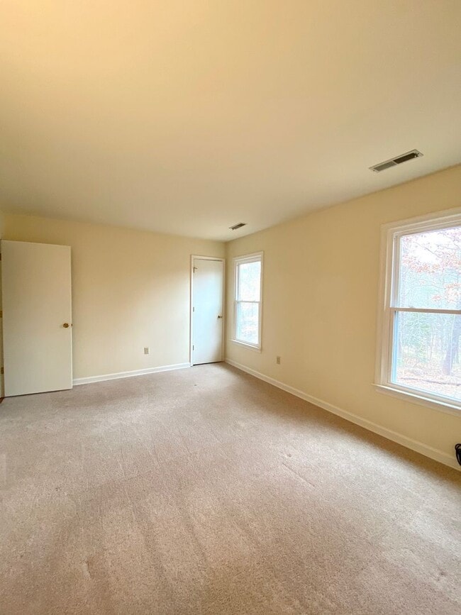 Building Photo - Two Bed Townhome in Fredericksburg