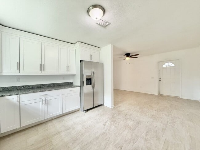 Building Photo - 2125 Mark Ave