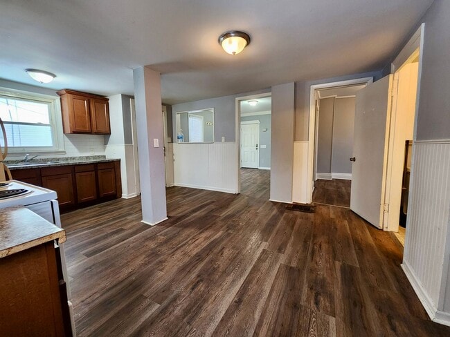 Building Photo - 670 Garson Ave