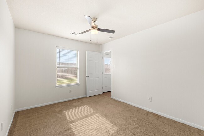 Building Photo - 4818 Fair Oak Dale Ln