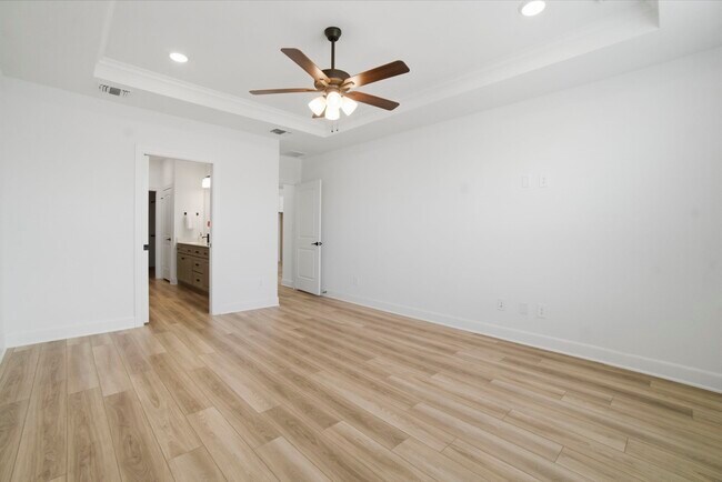 Building Photo - 9727 Rockwell Dr