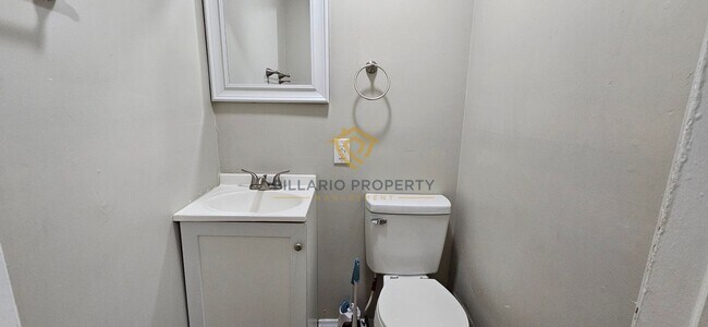 Building Photo - 933-935 N Dearborn St