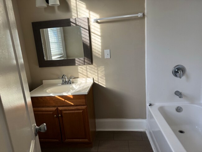 Building Photo - 14 Church St