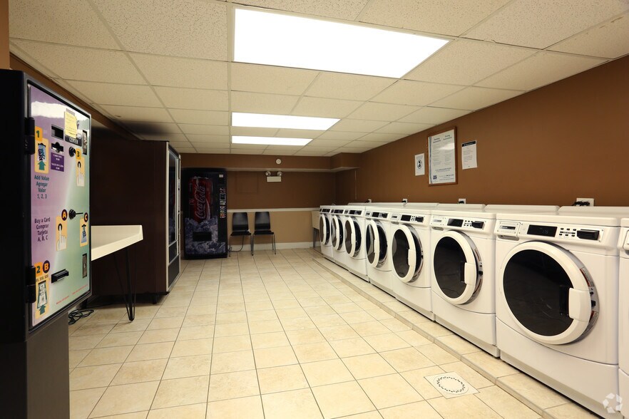 Times Square Apartments Chicago Il Apartment Finder