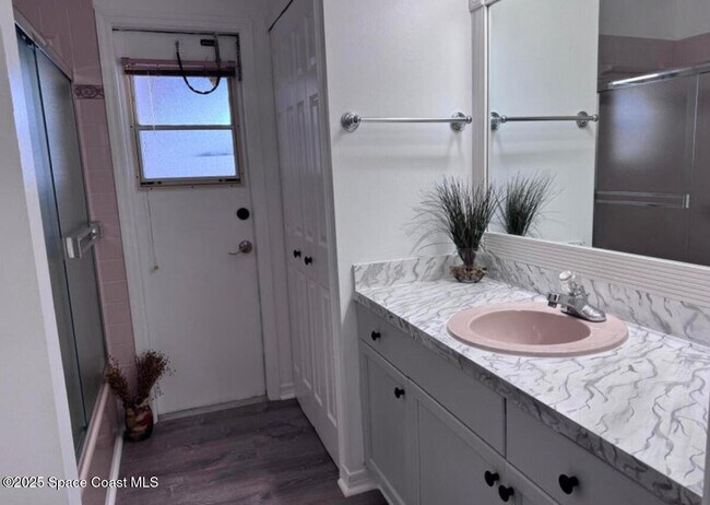 Building Photo - 805 7 Gables Cir SE