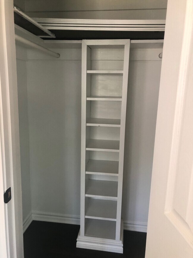 Building Photo - Custom Remodeled Home on a Tree lined street in Benbrook!!  Bonus Room could be game room extra l...