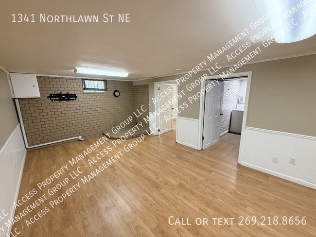 Building Photo - 1341 Northlawn St NE