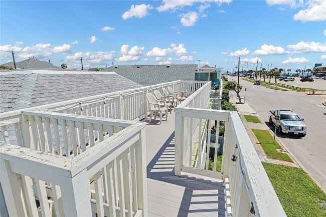 Building Photo - 2610 Ave Q 1/2