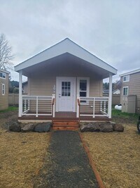Building Photo - 55+ neighborhood. Light, bright, and move-in ready!