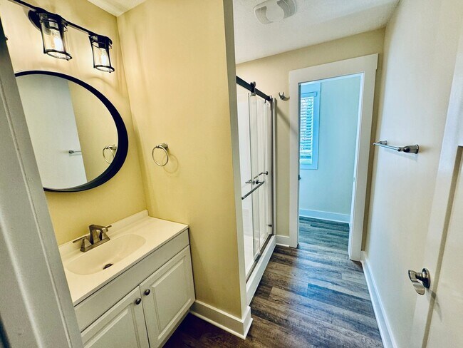 Building Photo - 206 Maple Ter