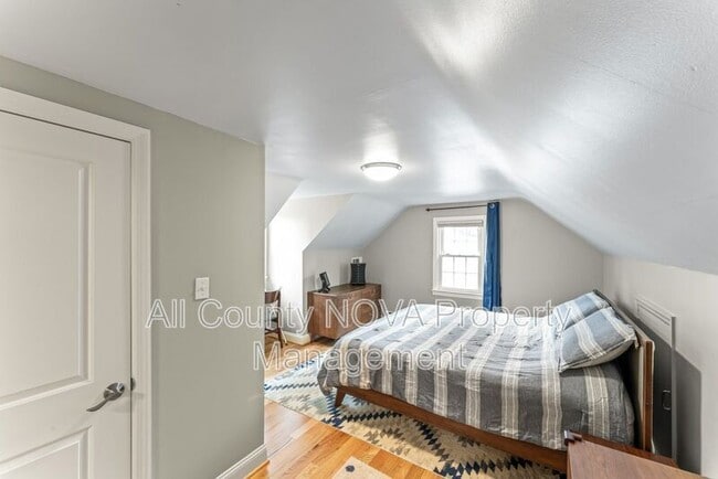 Building Photo - 7312 Poplar Ct