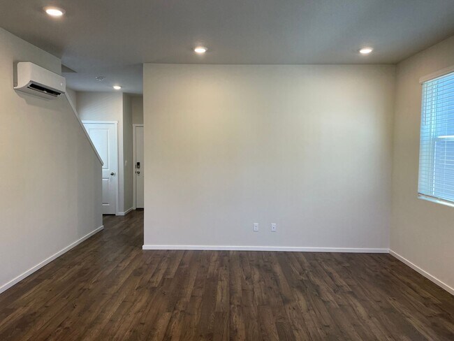 Building Photo - HALF OFF FIRST MONTHS RENT 3 Bed 2.5 Bath ...