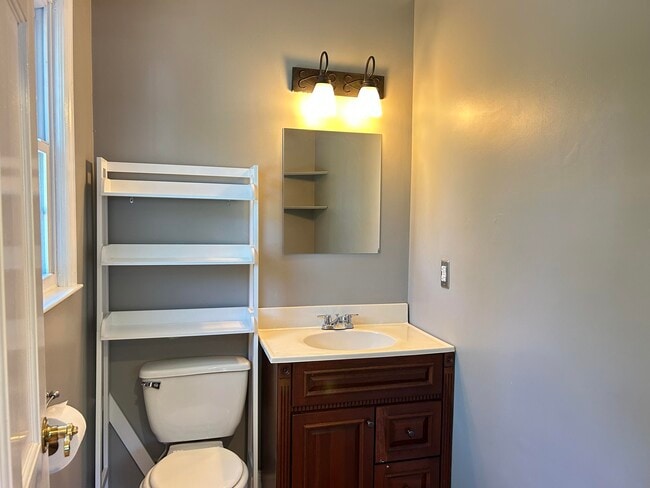 Building Photo - 1129 Meridian Dr