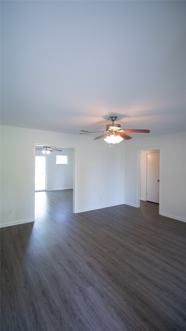 Building Photo - 219 Glencroft Ct