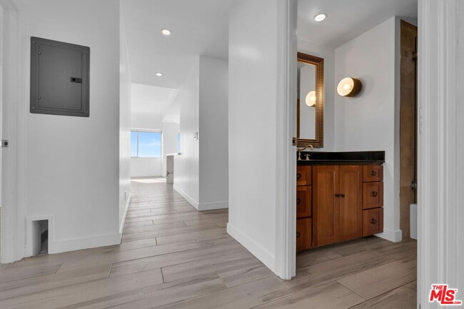 Building Photo - 1155 N La Cienega Blvd