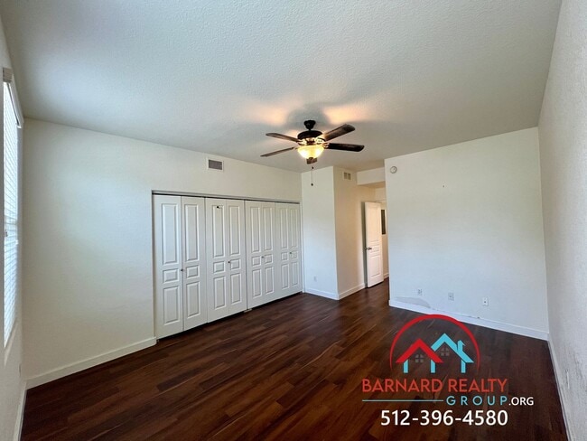 Building Photo - Available Now: Bright and Inviting 2 Bed, ...