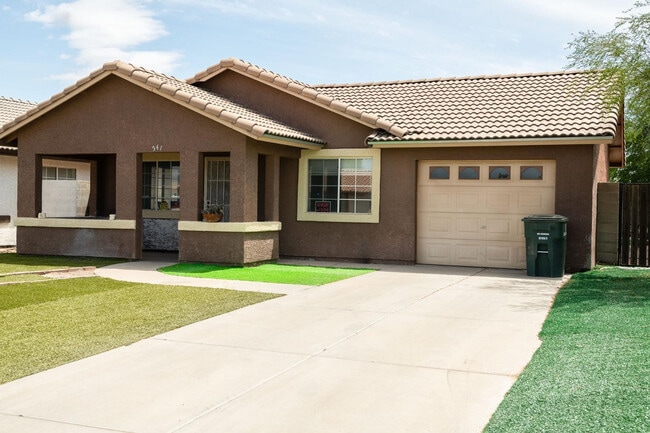 Building Photo - 541 W Melrose Dr