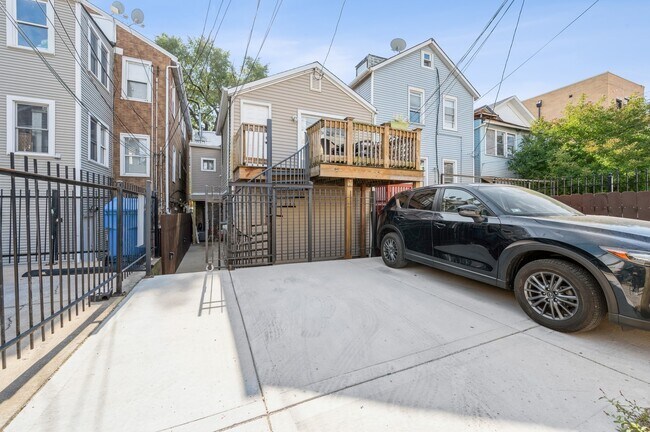 Building Photo - 1234 W Huron St