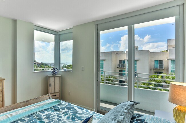 Building Photo - 801 S Miami Ave