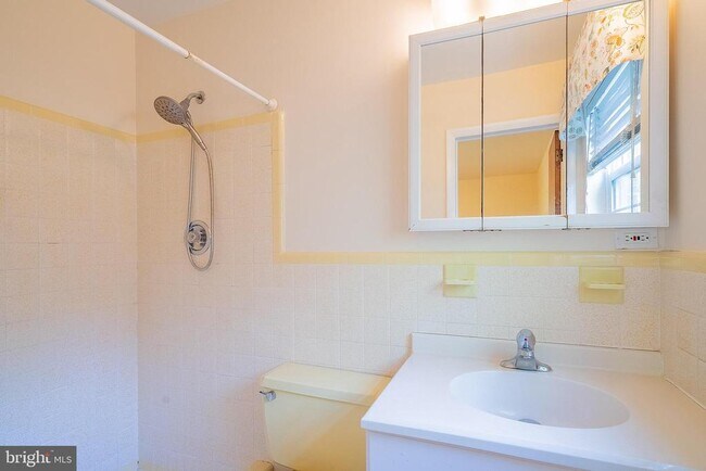 Building Photo - 6608 Fairlawn Dr