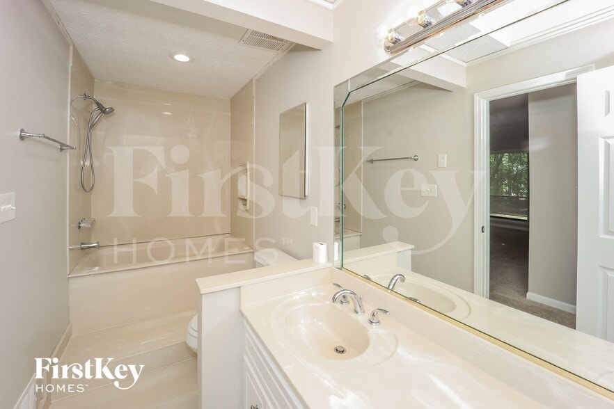 Building Photo - 815 San Remo Ct