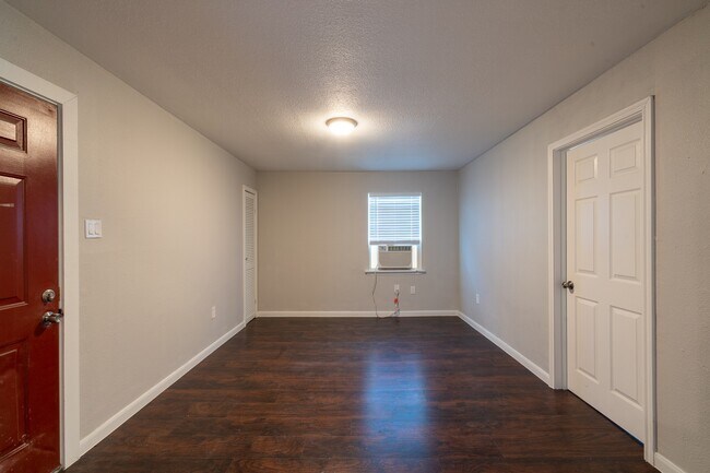 Building Photo - 2501 Delano St