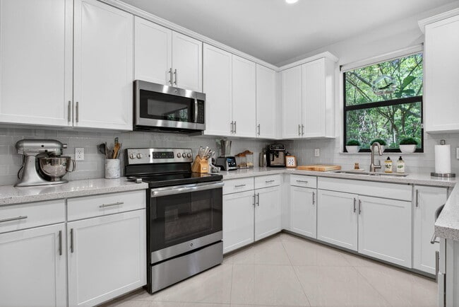 Building Photo - 4012 Devenshire Ct