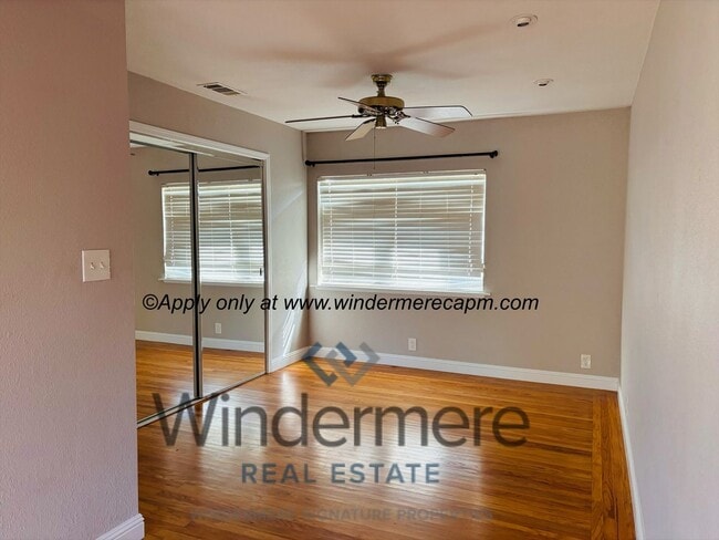 Building Photo - Charming 2 bedroom with HUGE yard in beaut...