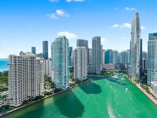 Building Photo - 900 Brickell Key Blvd