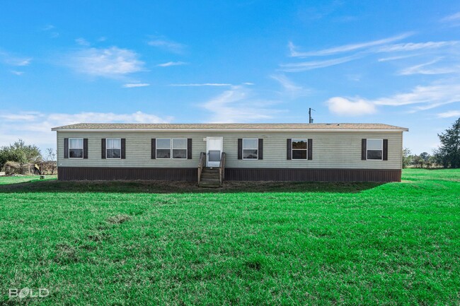 Building Photo - Country LIving!!