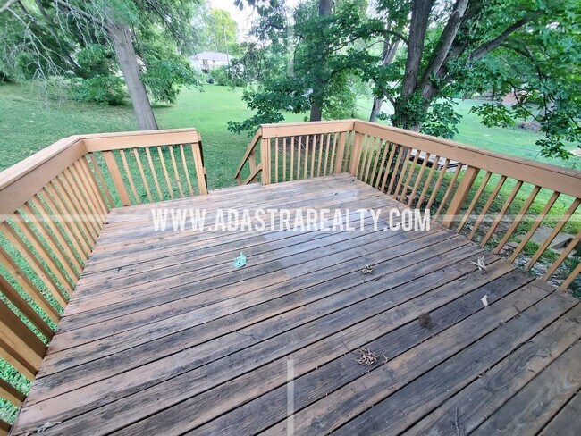 Building Photo - Beautiful Shawnee Home-AVAILABLE in JUNE!!