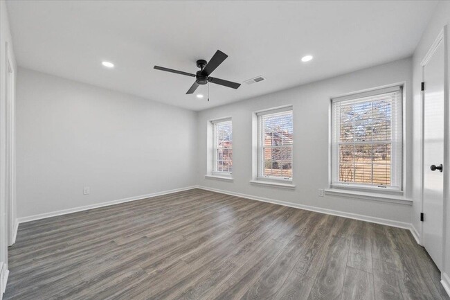 Building Photo - 5432 Gatehouse Dr