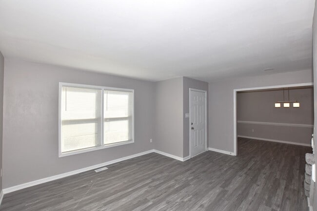 Building Photo - 4 BEDROOM HOME LOCATED IN SOUTH CHESEPEAKE. MUST SEE !!!!!!!!!!!