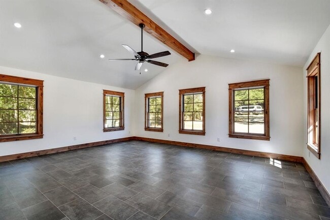 Building Photo - 108 Hub Dr