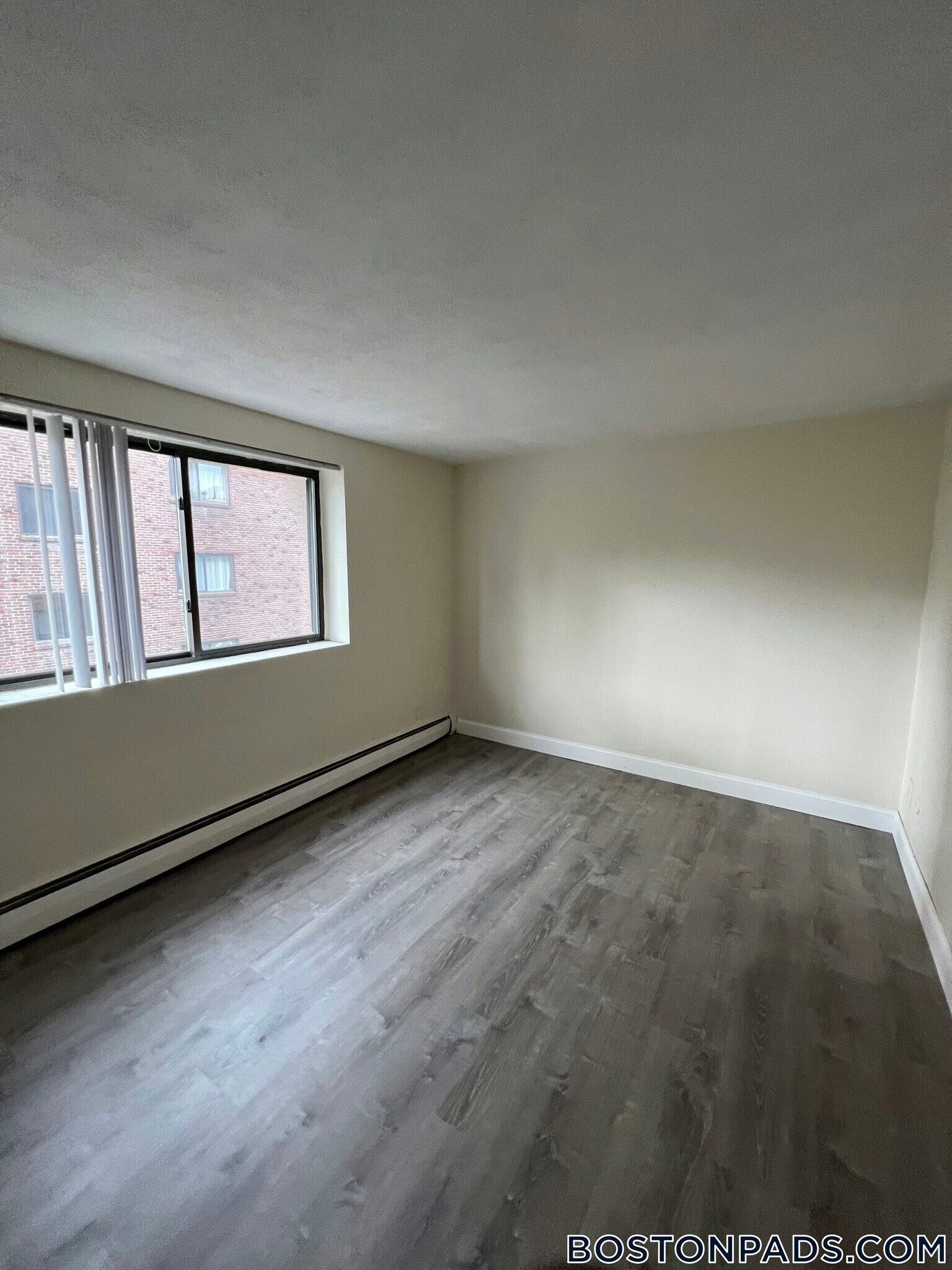 Building Photo - 24 Whites Ave