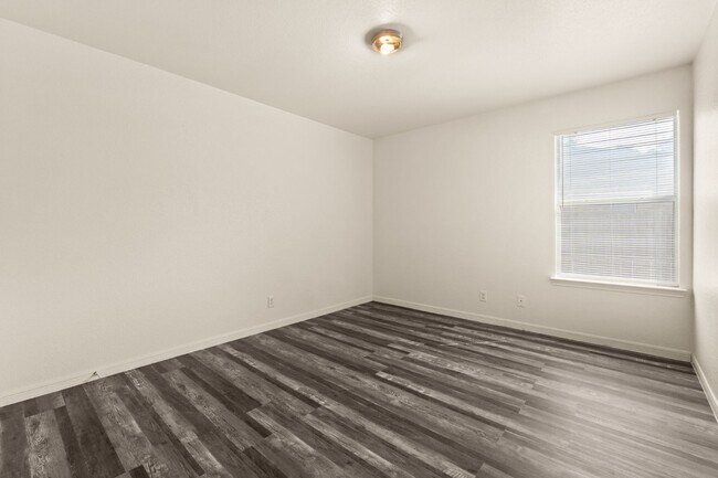 Building Photo - 1405 Chips Dr