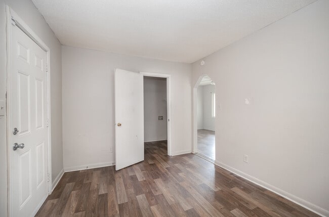 Building Photo - 1043 Mountain Crest Dr