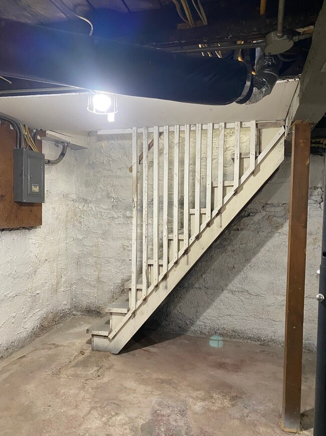Building Photo - 303 Webster St