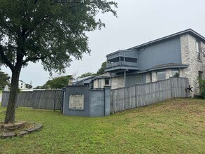 Building Photo - 801 McCully St